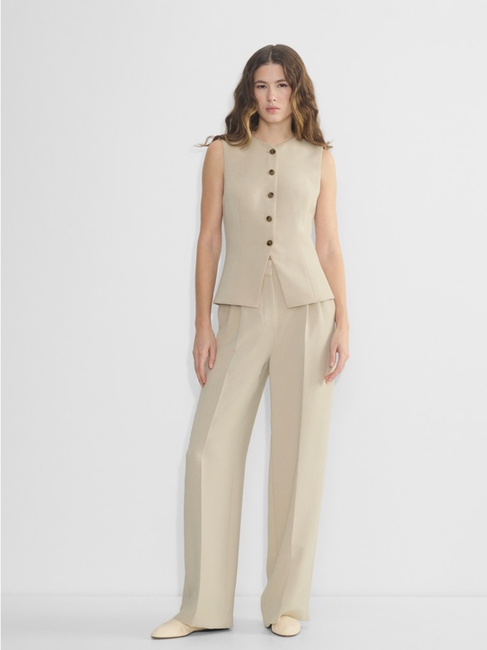 Aritzia Wide-Leg Trousers in Marcona Beige - Picture 3 of 6